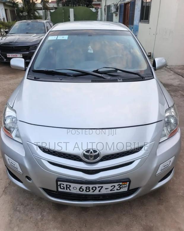 Toyota Vitz 2010 Silver