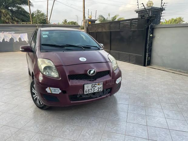 Toyota Vitz 2010 Brown