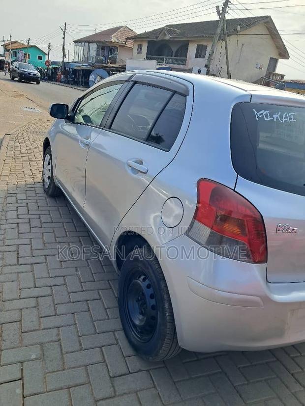 Toyota Vitz 2009 Gray