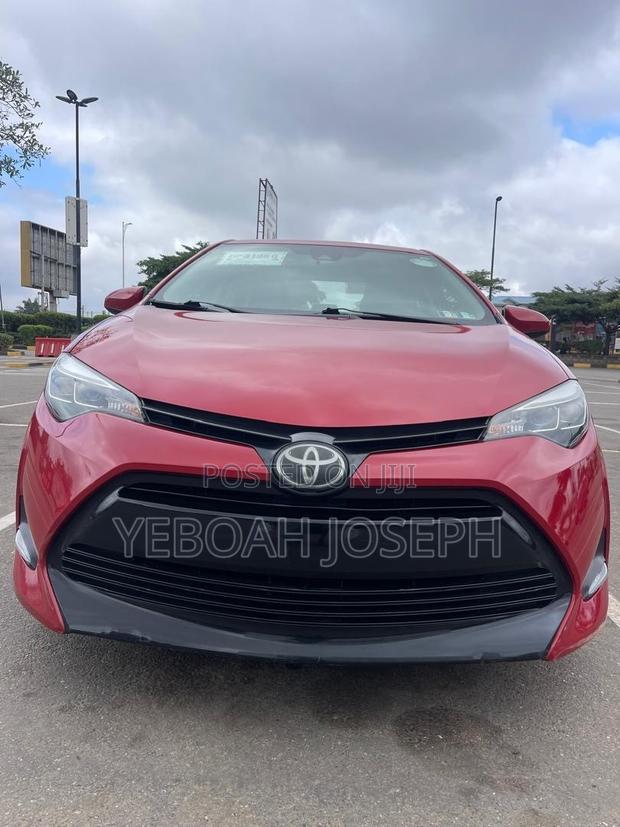 Toyota Corolla XLE (1.8L 4cyl 2A) 2019 Red