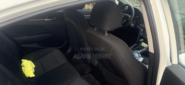 Hyundai Elantra 2017 White