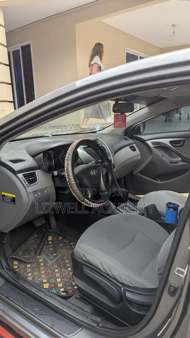 Hyundai Elantra Limited 4dr Sedan (1.8L 4cyl 6A) 2014 Gray