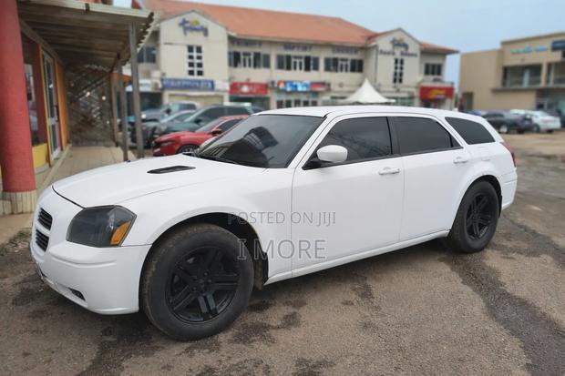 Dodge Magnum SXT 2006 White