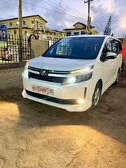 Toyota Voxy V 2WD 7-Seater 2015 White for sale