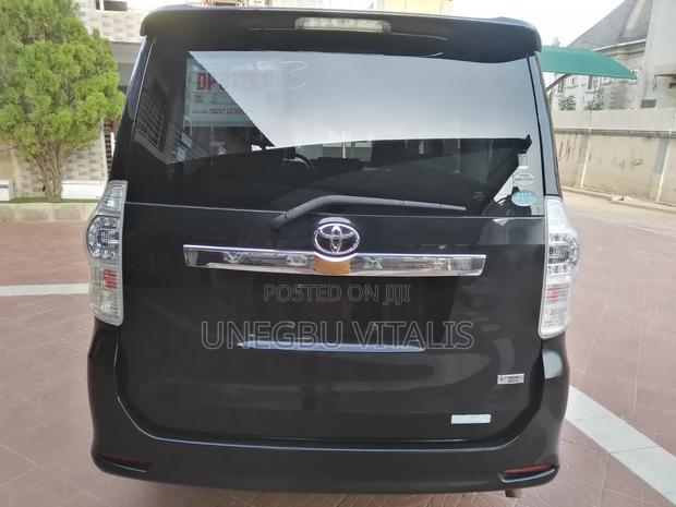 Toyota Voxy V 2WD 8-Seater 2012 Black