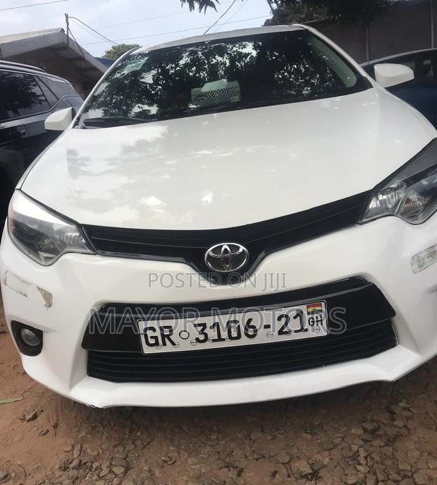 Toyota Corolla LE Eco 4dr Sedan (1.8L 4cyl CVT) 2015 White