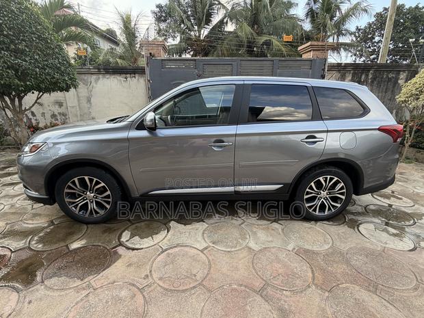 Mitsubishi Outlander SE FWD 2016 Gray
