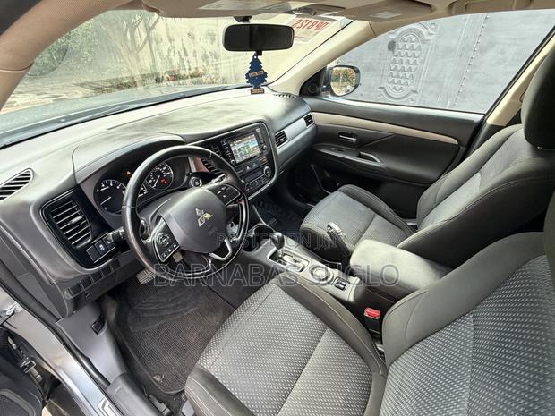 Mitsubishi Outlander SE FWD 2016 Gray