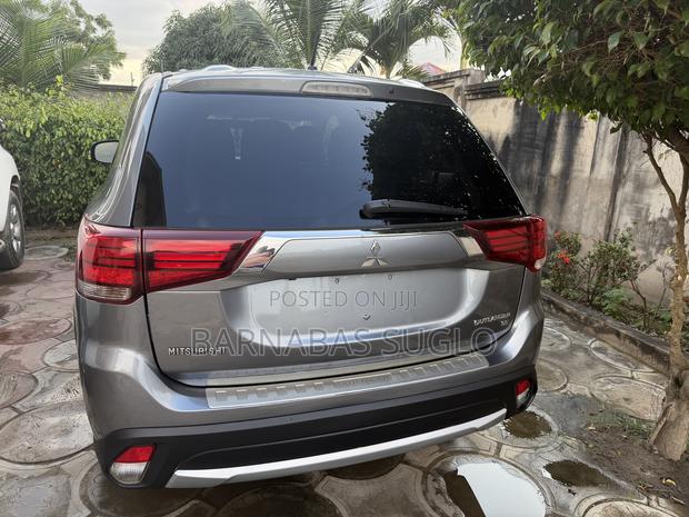 Mitsubishi Outlander SE FWD 2016 Gray