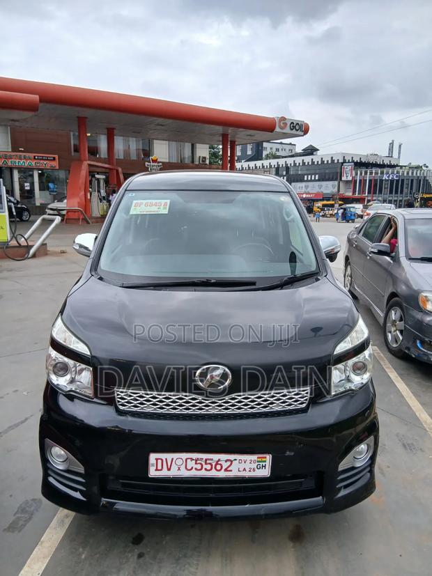 Toyota Voxy 2013 Black