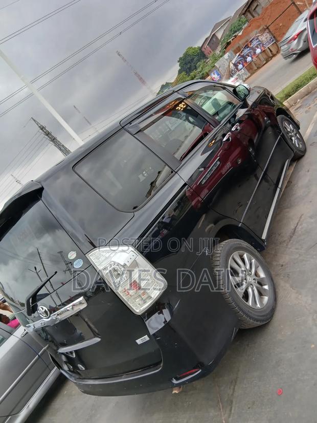 Toyota Voxy 2013 Black