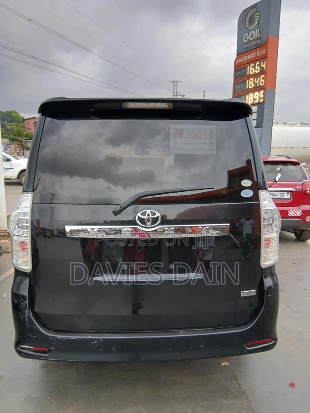 Toyota Voxy 2013 Black