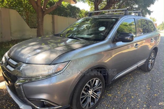 Mitsubishi Outlander 2017 Gray