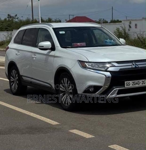 Mitsubishi Outlander 2018 White
