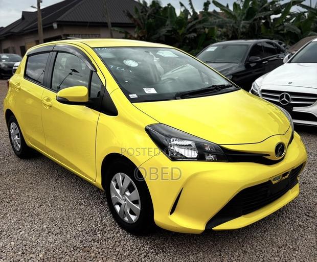 Toyota Vitz 2015 Yellow