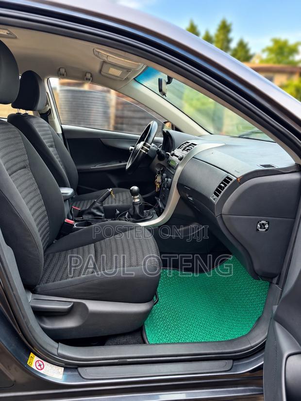 Toyota Corolla LE Special Edition 4dr Sedan (1.8L 4cyl 4A) 2013 Gray