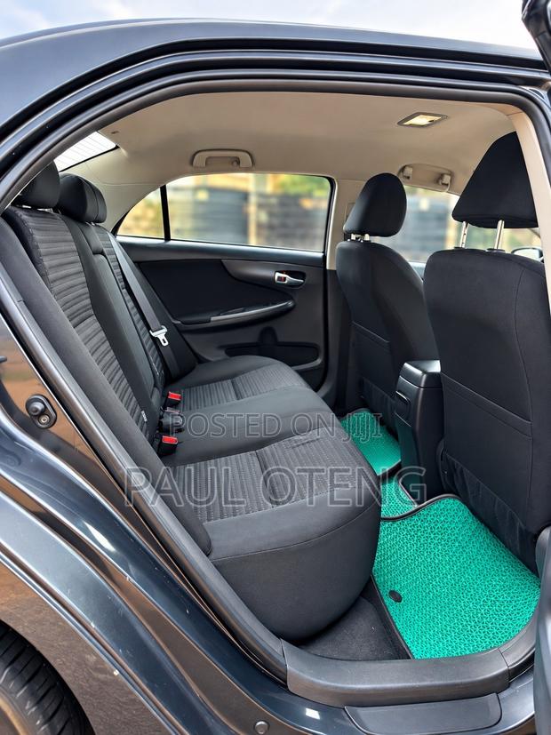 Toyota Corolla LE Special Edition 4dr Sedan (1.8L 4cyl 4A) 2013 Gray