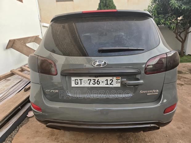 Hyundai Santa Fe 2012 Gray
