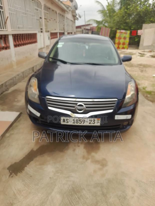 Nissan Altima 2010 Blue