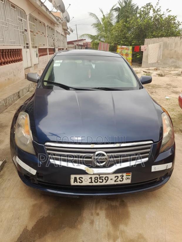 Nissan Altima 2010 Blue