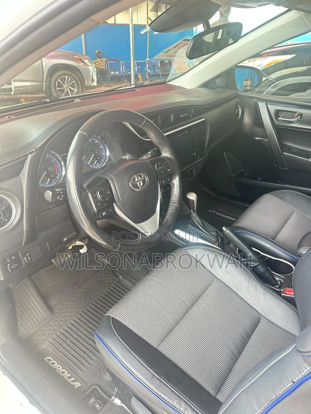 Toyota Corolla 2019 White