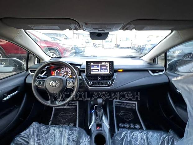 Toyota Corolla LE 2020 White