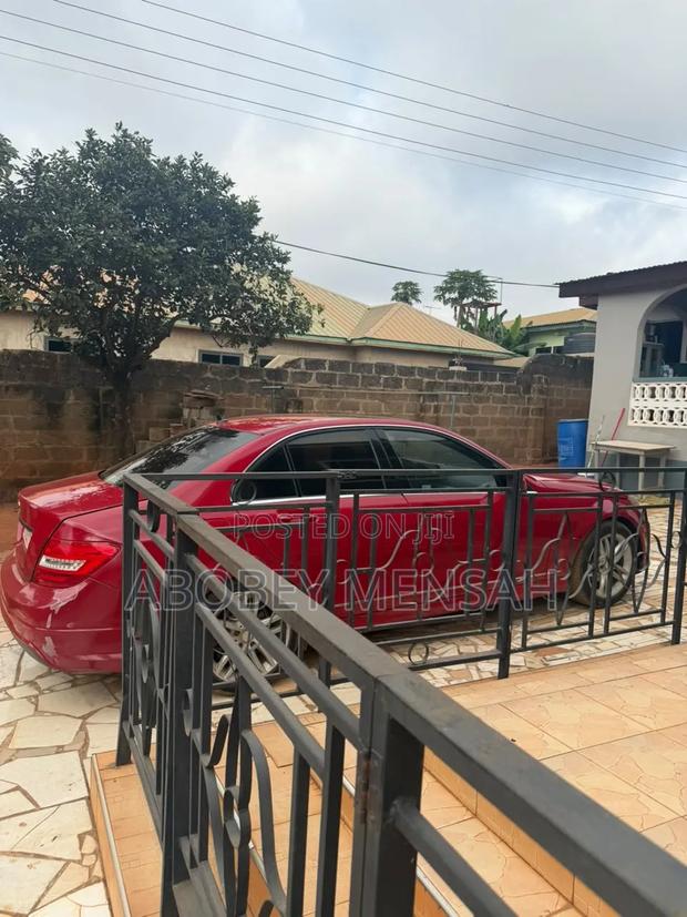 Mercedes-Benz C250 2014 Red