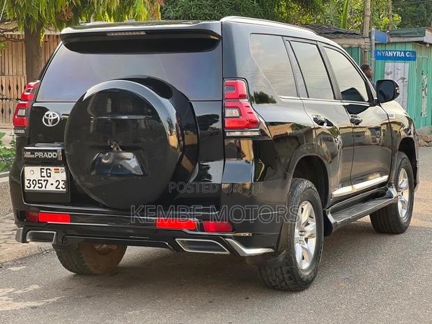 Toyota Land Cruiser Prado 2011 Black