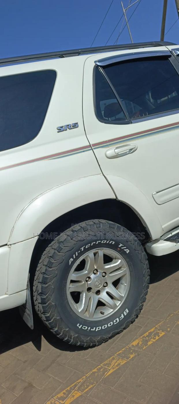 Toyota Sequoia SR5 4dr SUV 4WD (4.7L 8cyl 4A) 2002 White