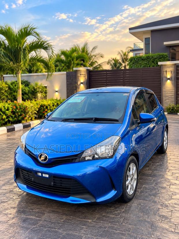 Toyota Vitz 1.3 AWD 5dr 2015 Blue