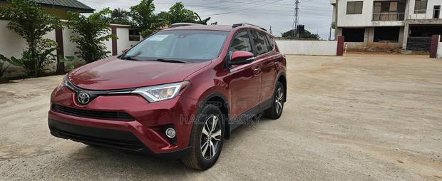 Toyota RAV4 LE 4dr SUV (2.5L 4cyl 6A) 2018 Red