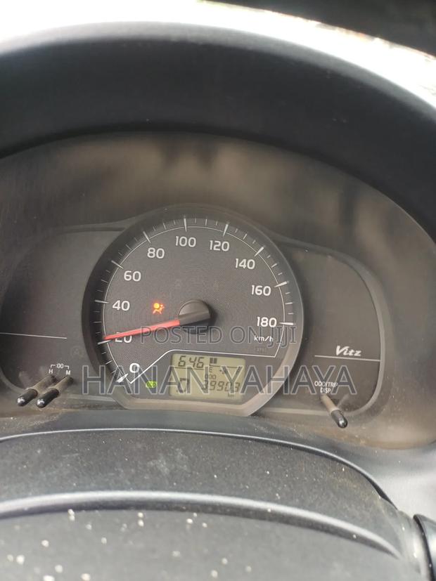 Toyota Vitz 1.3 AWD 3dr 2012 Gray