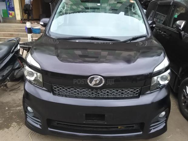 Toyota Voxy V 2WD 8-Seater 2011 Brown