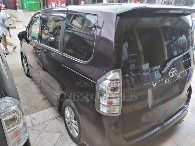 Toyota Voxy V 2WD 8-Seater 2011 Brown