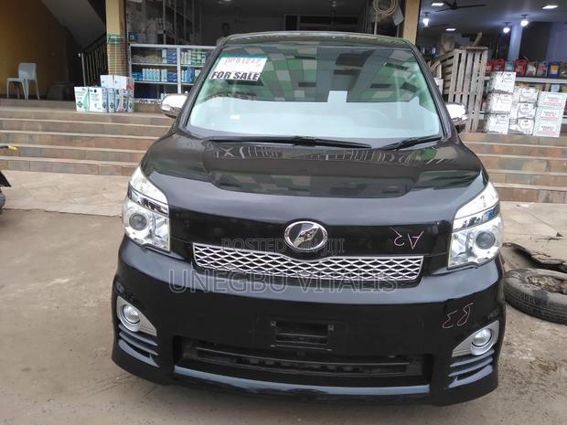 Toyota Voxy X 2WD 8-Seater 2012 Black
