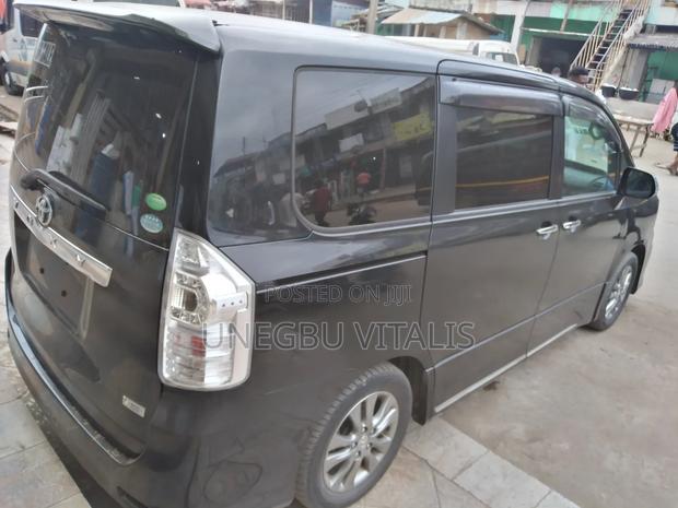 Toyota Voxy X 2WD 8-Seater 2012 Black