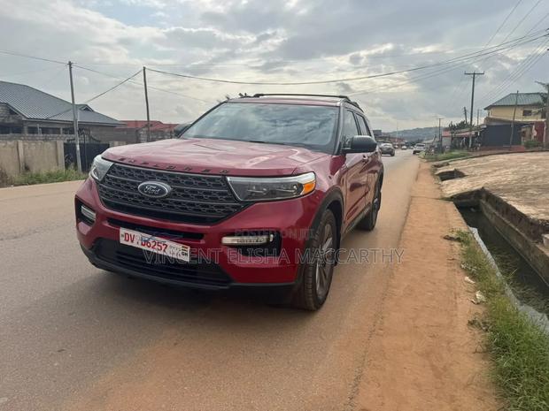 Ford Explorer 2022 Red