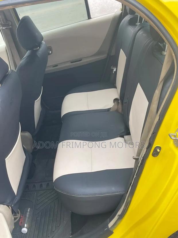 Toyota Vitz 2010 Yellow
