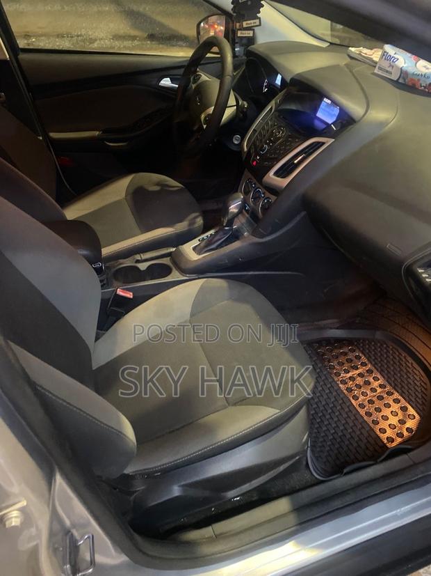 Ford Focus S Sedan FWD (2.0L 4cyl 5M) 2012 Gray