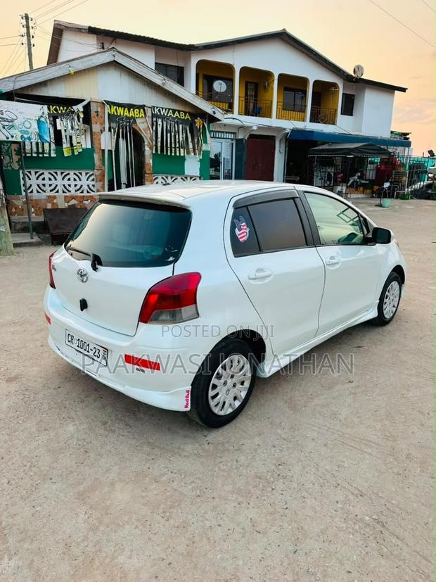 Toyota Vitz 2010 White