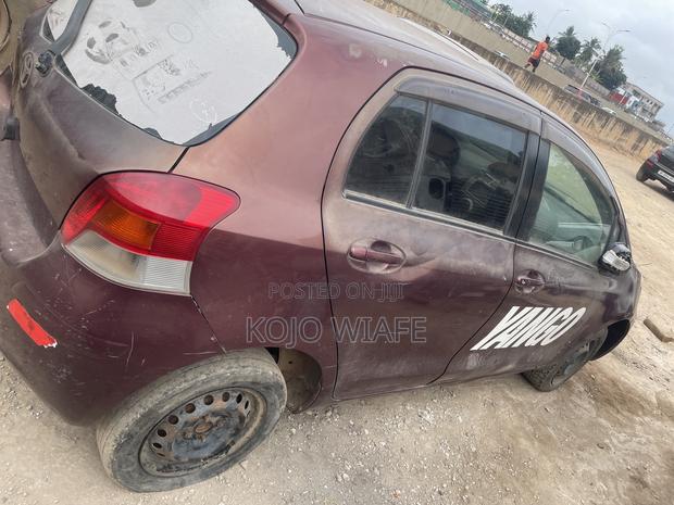 Toyota Vitz 2010 Burgundy