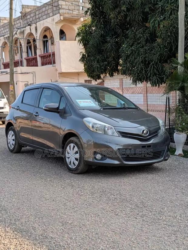Toyota Vitz 2013 Gray