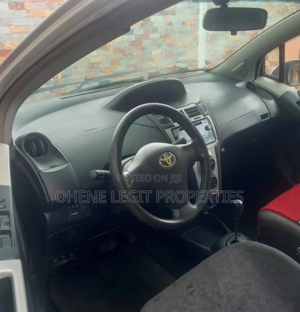 Toyota Vitz 1.0 FWD 3dr 2010 Gray