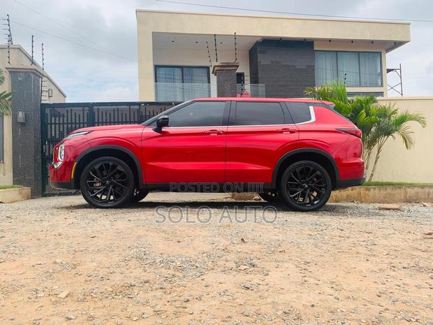 Mitsubishi Outlander SE Launch Edition 2022 Red