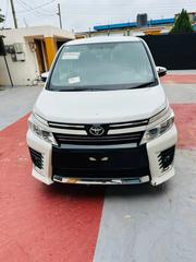 Toyota Voxy SV Premium 2014 White for sale