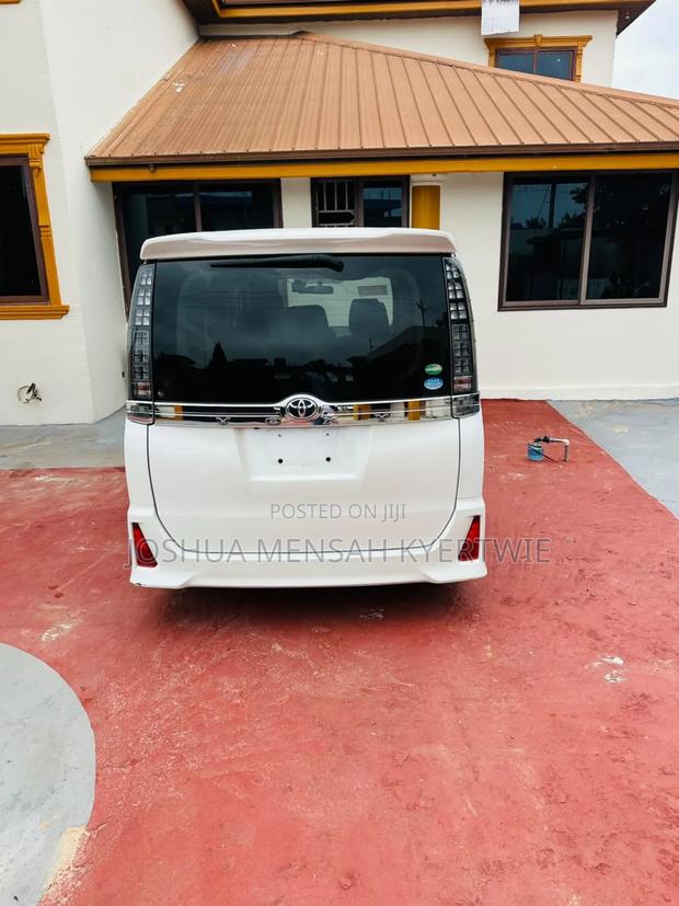 Toyota Voxy SV Premium 2014 White