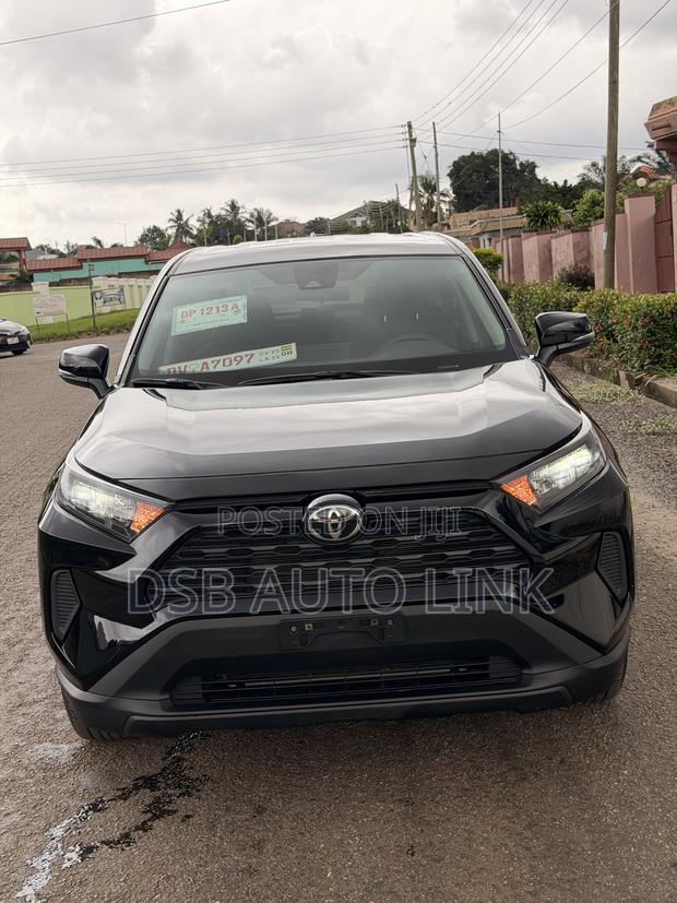 Toyota RAV4 LE 2025 Black
