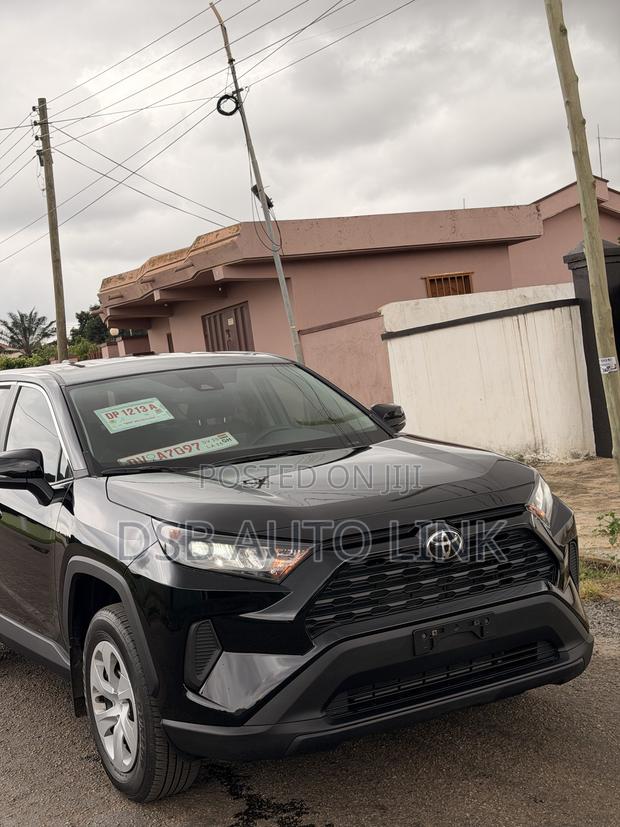 Toyota RAV4 LE 2025 Black