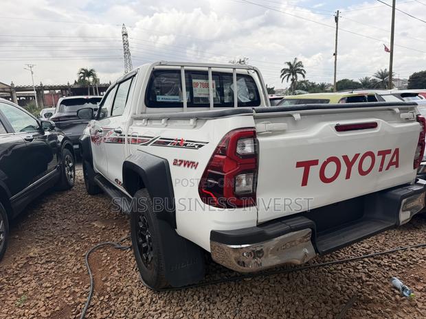 New Toyota Hilux 2025 White