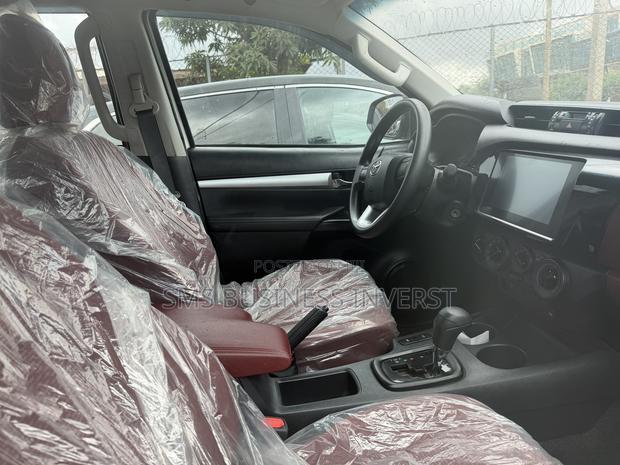 New Toyota Hilux 2025 White
